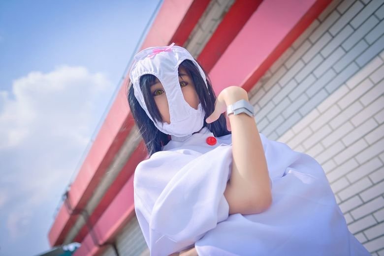 Blue snow cosplay. Found here: imgur.com/a/brPCT Cosplay profile: bcy.net/u/331698.